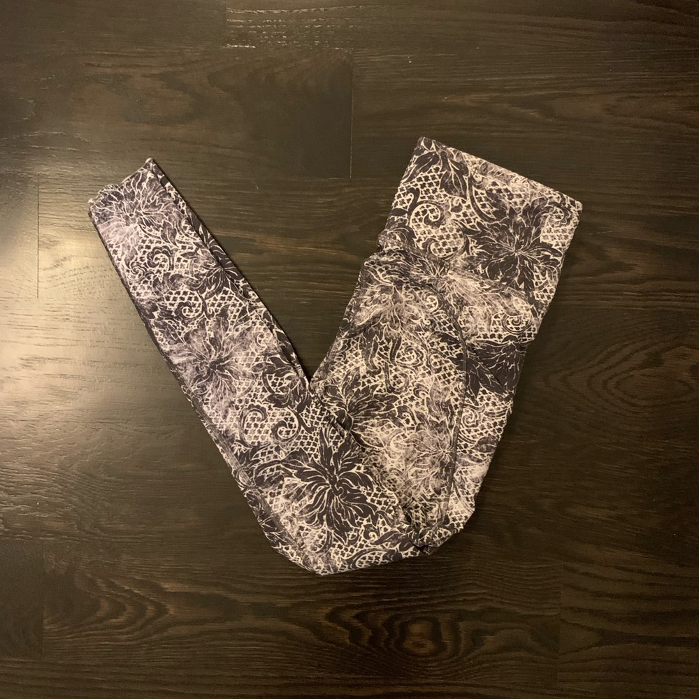 lululemon athletica  Fast and Free 25” length tights Black and White Pattern